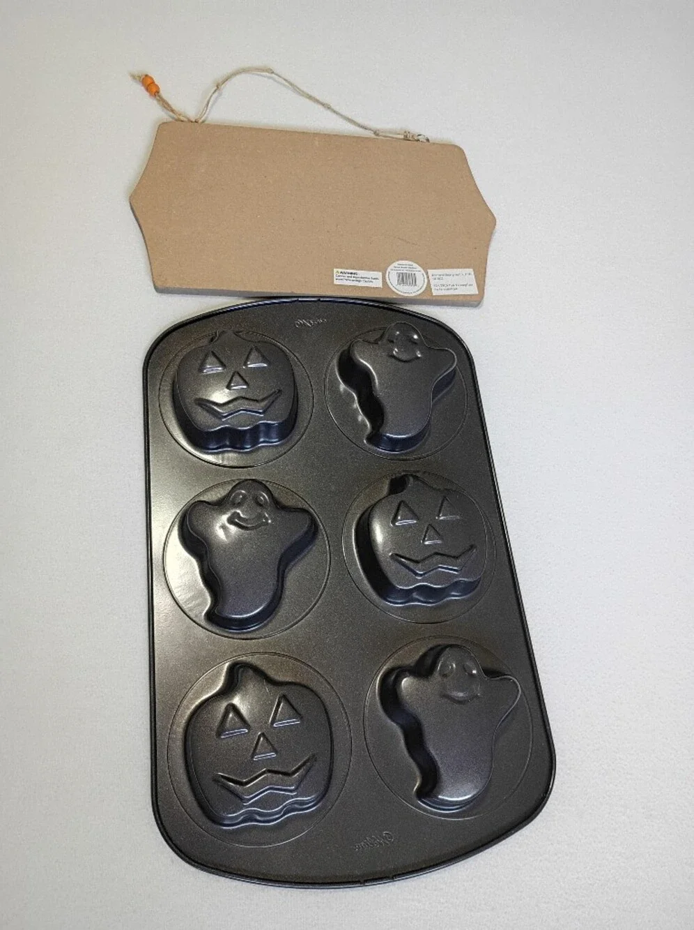 Wilton 6-Cavity Ghost Pumpkin Non-Stick Baking Pan Lot with Fall Welcome Sign